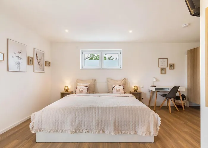 Studio 2 Parkside Apartments